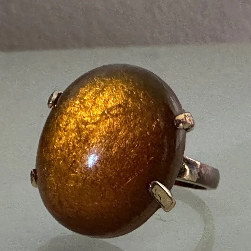 Elegant Gold-Tone Statement Ring - Picture 2 of 4